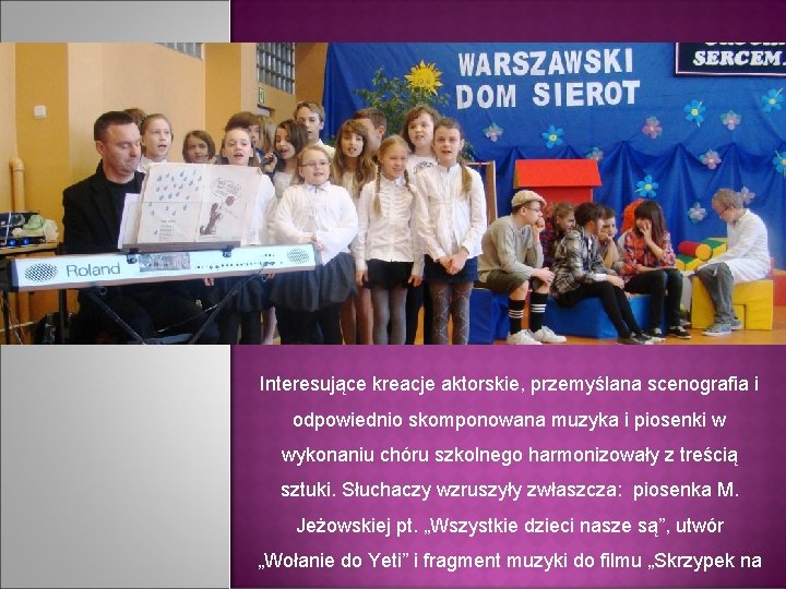 Interesujące kreacje aktorskie, przemyślana scenografia i odpowiednio skomponowana muzyka i piosenki w wykonaniu chóru