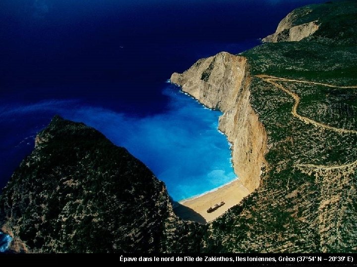 Épave dans le nord de l'île de Zakinthos, Iles Ioniennes, Grèce (37° 54' N