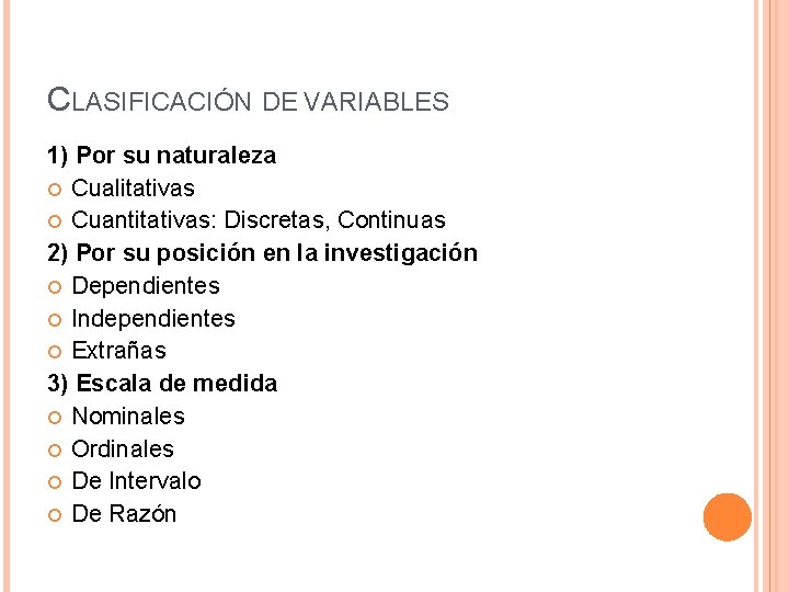 CLASIFICACIÓN DE VARIABLES 1) Por su naturaleza Cualitativas Cuantitativas: Discretas, Continuas 2) Por su