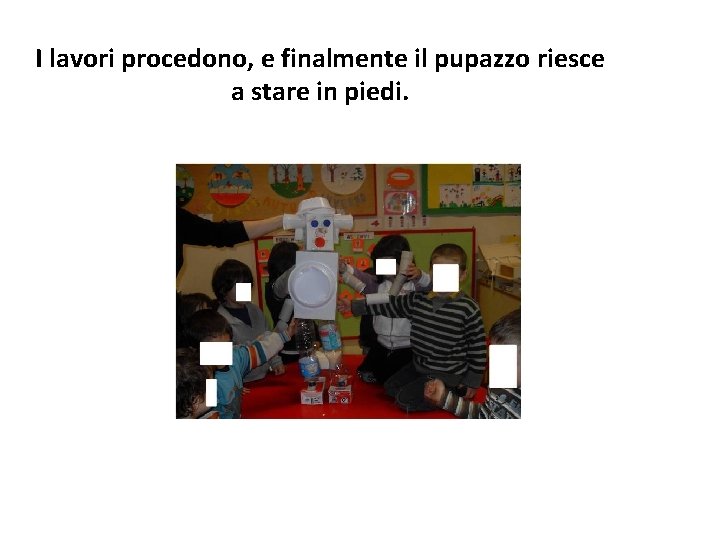 I lavori procedono, e finalmente il pupazzo riesce a stare in piedi. 