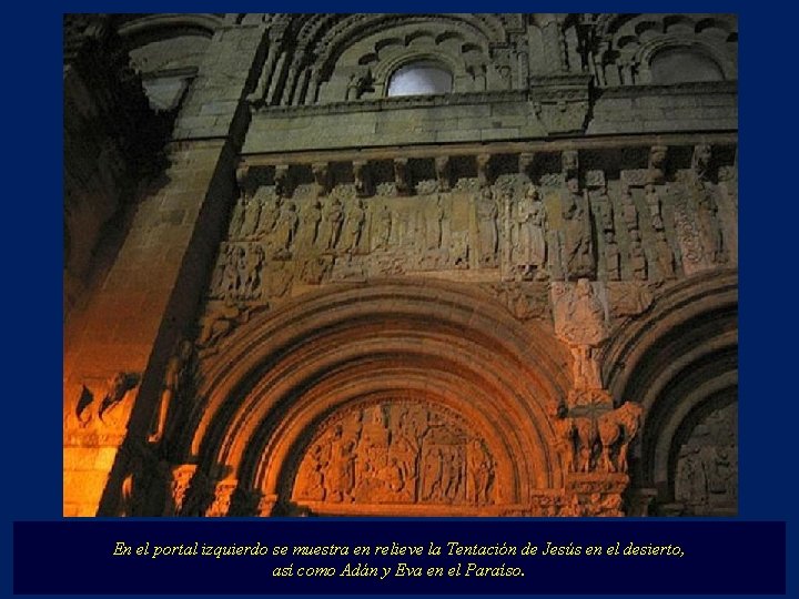 En el portal izquierdo se muestra en relieve la Tentación de Jesús en el