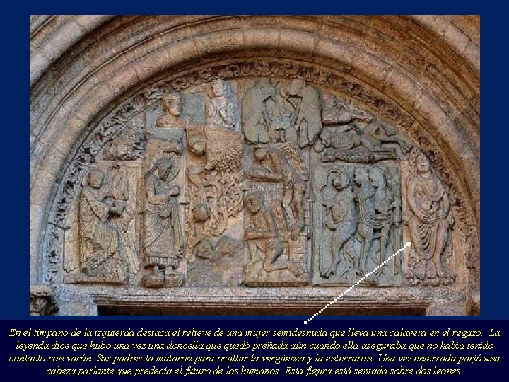 En el tímpano de la izquierda destaca el relieve de una mujer semidesnuda que