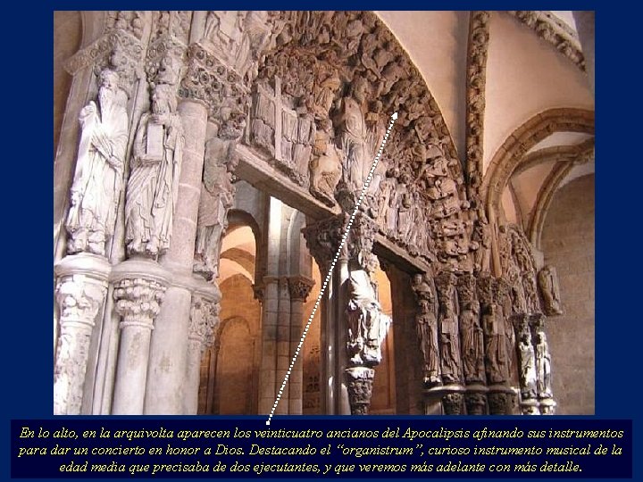 En lo alto, en la arquivolta aparecen los veinticuatro ancianos del Apocalipsis afinando sus