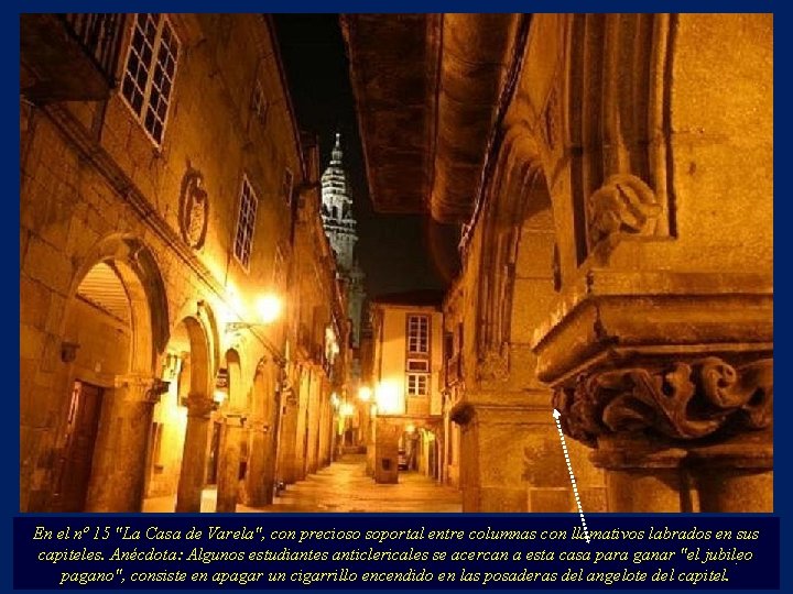 En el nº 15 "La Casa de Varela", con precioso soportal entre columnas con
