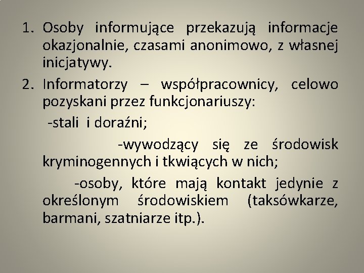 1. Osoby informujące przekazują informacje okazjonalnie, czasami anonimowo, z własnej inicjatywy. 2. Informatorzy –