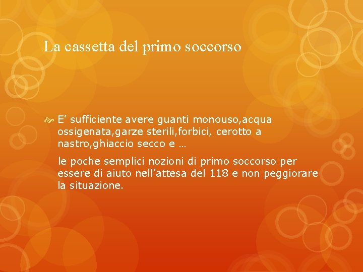 La cassetta del primo soccorso E’ sufficiente avere guanti monouso, acqua ossigenata, garze sterili,