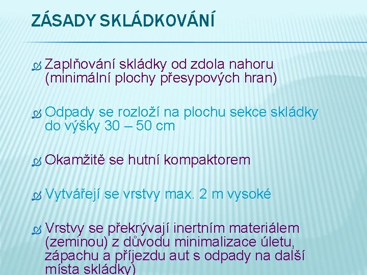 ZÁSADY SKLÁDKOVÁNÍ Zaplňování skládky od zdola nahoru (minimální plochy přesypových hran) Odpady se rozloží