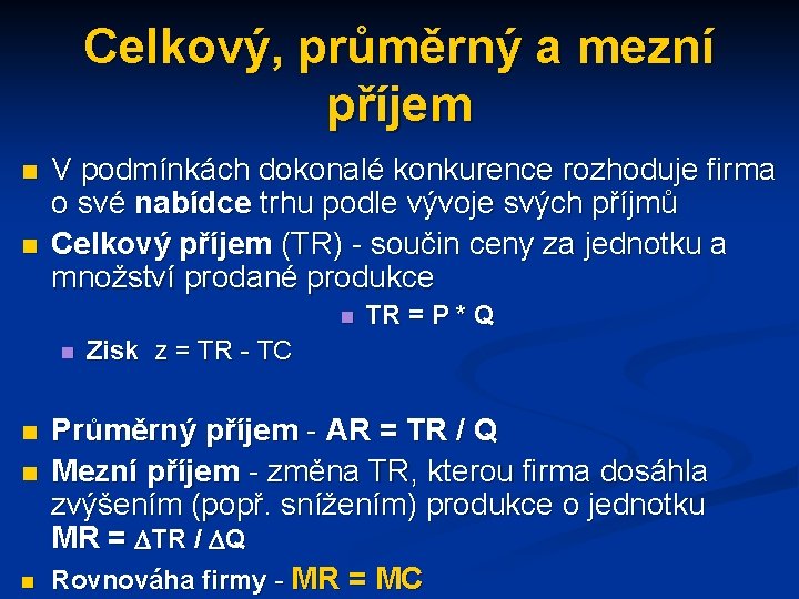 Celkový, průměrný a mezní příjem n n V podmínkách dokonalé konkurence rozhoduje firma o