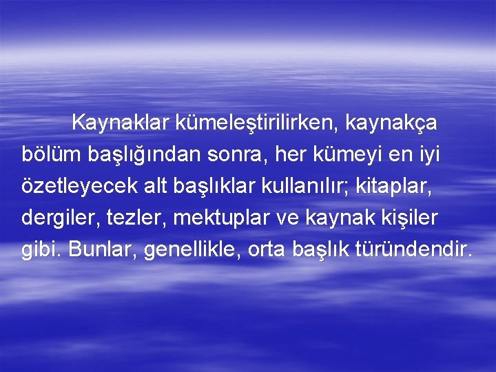 Kaynaklar kümeleştirilirken, kaynakça bölüm başlığından sonra, her kümeyi en iyi özetleyecek alt başlıklar kullanılır;
