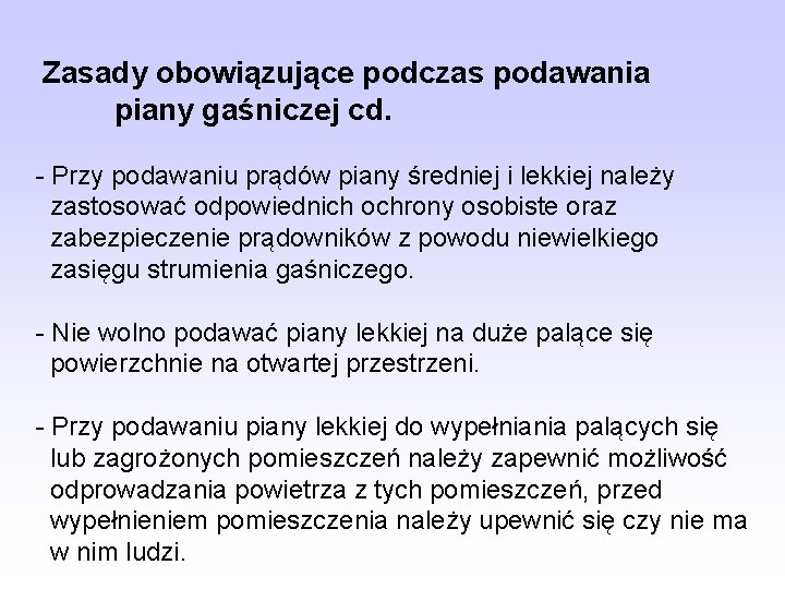 Zasady obowiązujące podczas podawania piany gaśniczej cd. - Przy podawaniu prądów piany średniej i