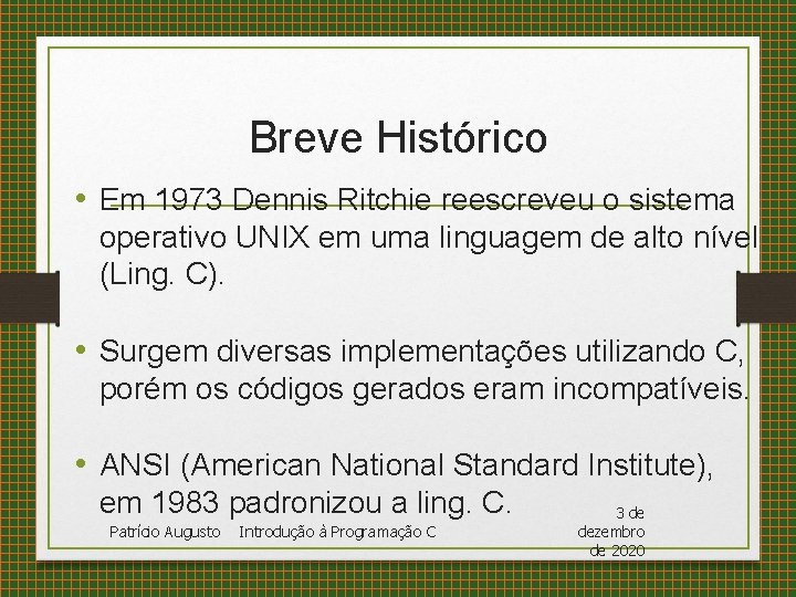 Breve Histórico • Em 1973 Dennis Ritchie reescreveu o sistema operativo UNIX em uma