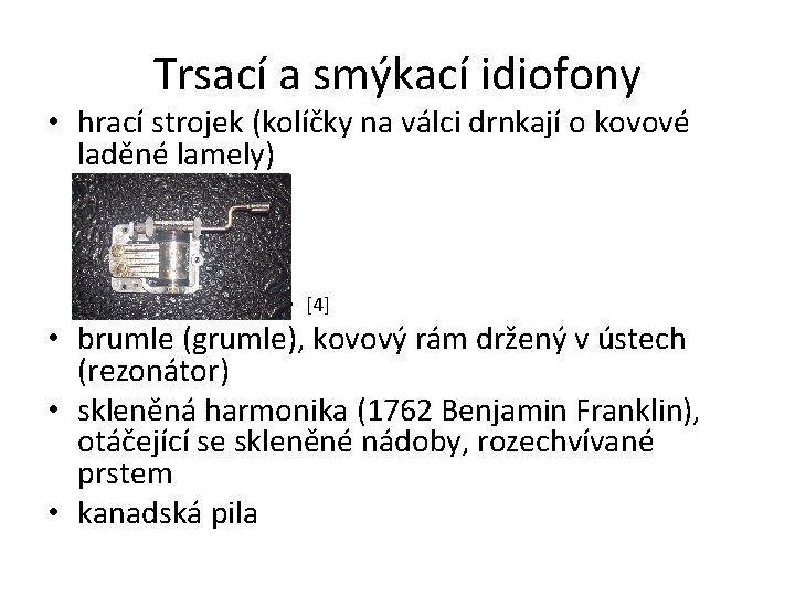 Trsací a smýkací idiofony • hrací strojek (kolíčky na válci drnkají o kovové laděné