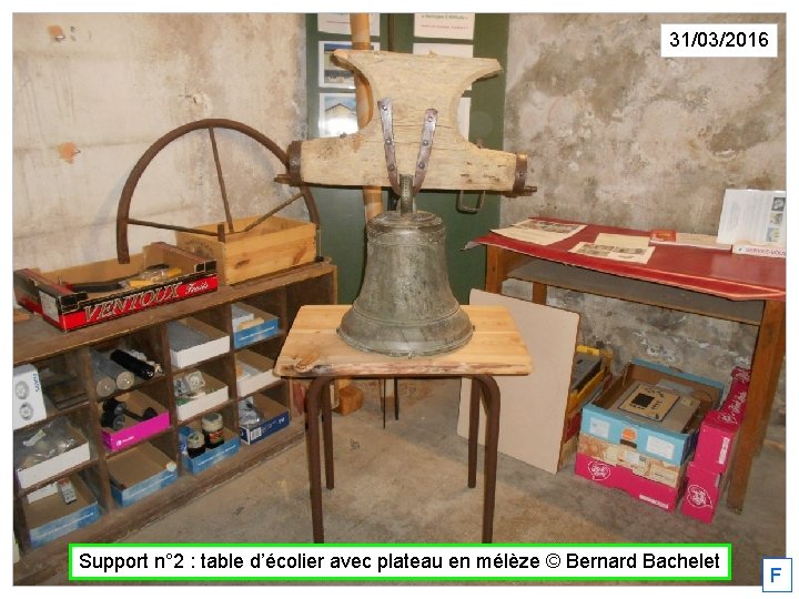 31/03/2016 Support n° 2 : table d’écolier avec plateau en mélèze © Bernard Bachelet