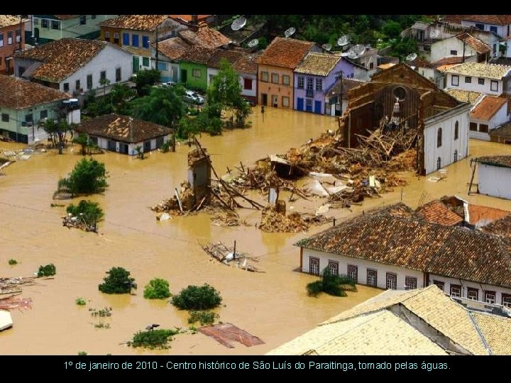 1º de janeiro de 2010 - Centro histórico de São Luís do Paraitinga, tomado