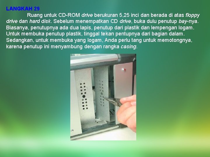 LANGKAH 29 Ruang untuk CD-ROM drive berukuran 5, 25 inci dan berada di atas