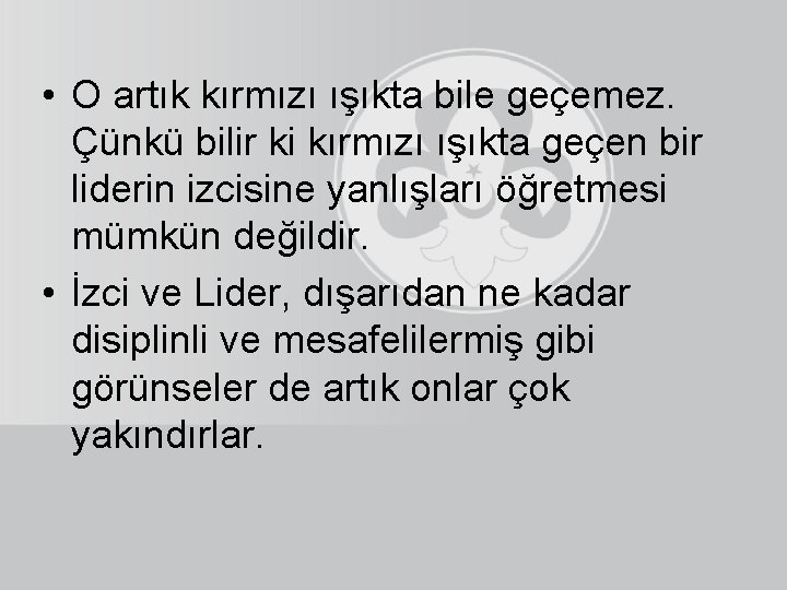  • O artık kırmızı ışıkta bile geçemez. Çünkü bilir ki kırmızı ışıkta geçen