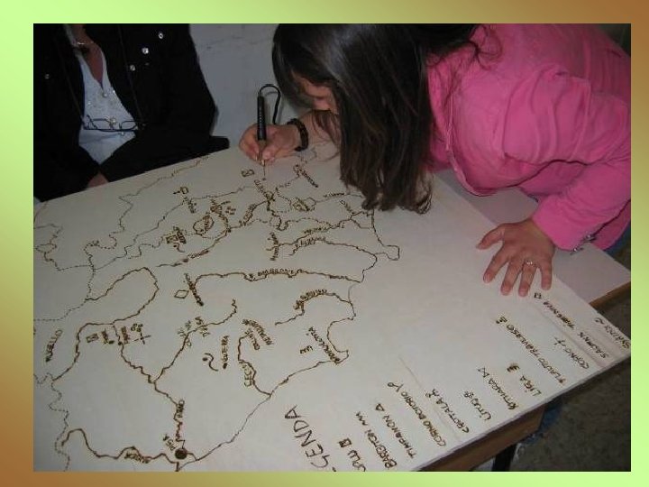 LA CARTA GEOGRAFICA DEGLI STRUMENTI MUSICALI Con la professoressa Macor, abbiamo realizzato una carta