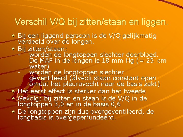 Verschil V/Q bij zitten/staan en liggen. Bij een liggend persoon is de V/Q gelijkmatig