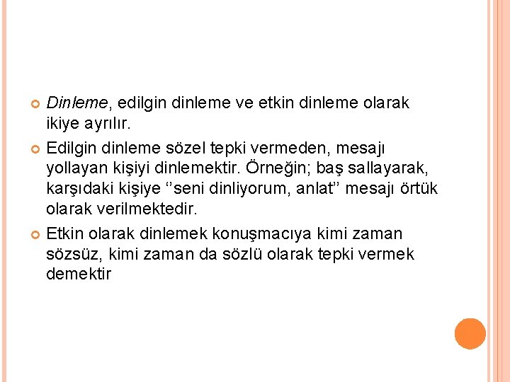 Dinleme, edilgin dinleme ve etkin dinleme olarak ikiye ayrılır. Edilgin dinleme sözel tepki vermeden,