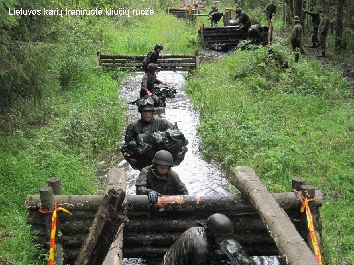 Lietuvos karių treniruotė kliūčių ruože 