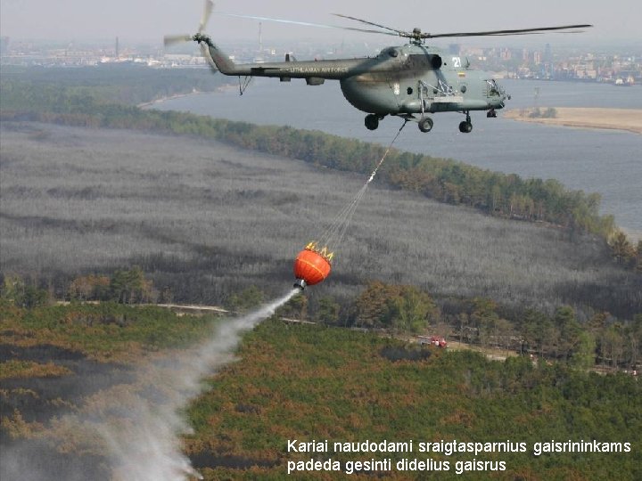 Kariai naudodami sraigtasparnius gaisrininkams padeda gesinti didelius gaisrus 