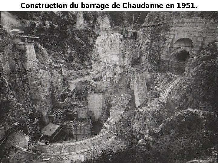 Construction du barrage de Chaudanne en 1951. 