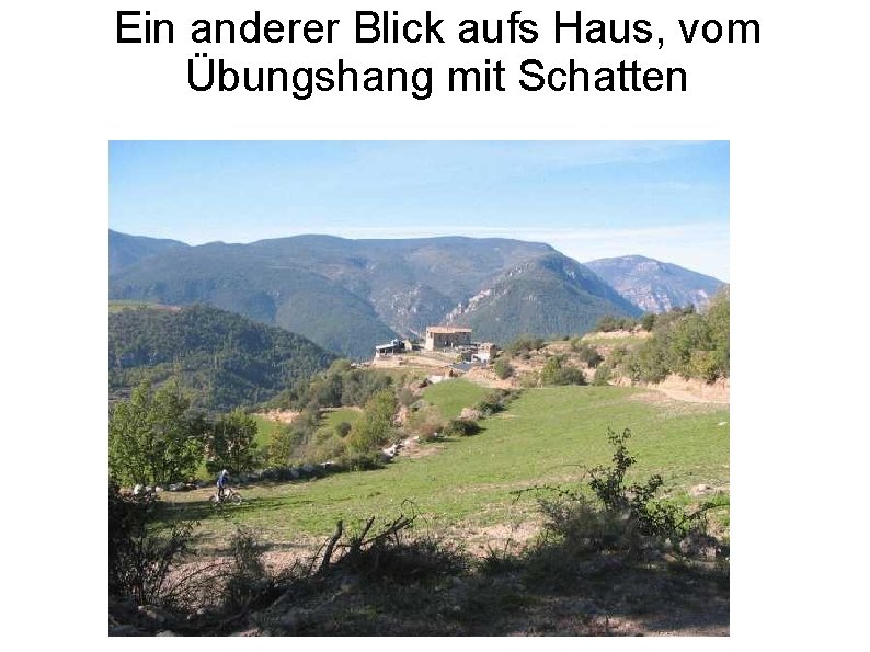 Ein anderer Blick aufs Haus, vom Übungshang mit Schatten 