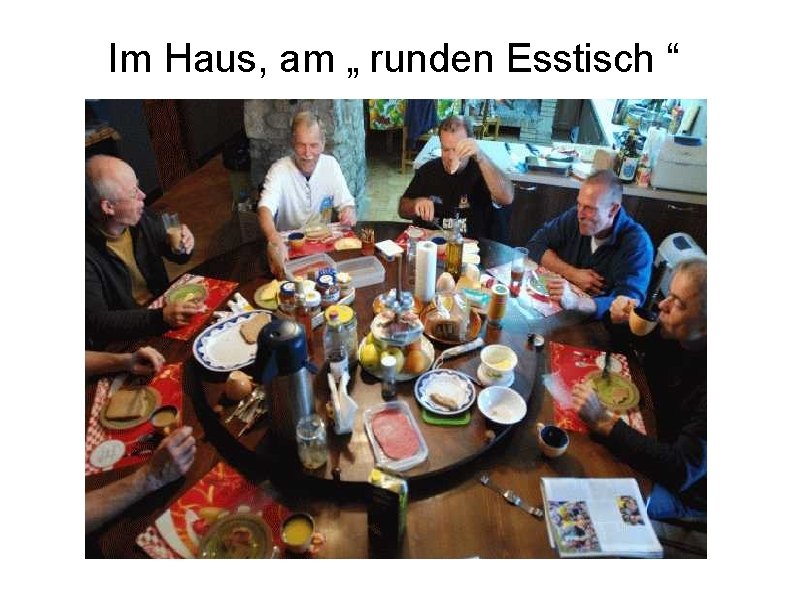 Im Haus, am „ runden Esstisch “ 