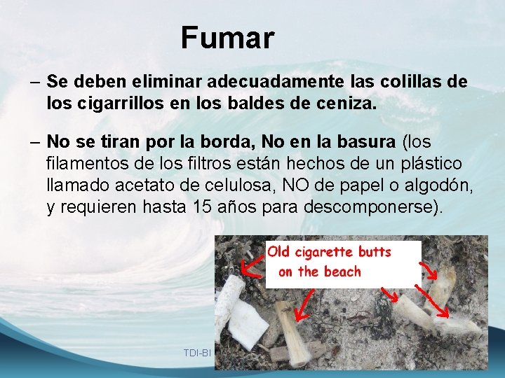 Fumar – Se deben eliminar adecuadamente las colillas de los cigarrillos en los baldes