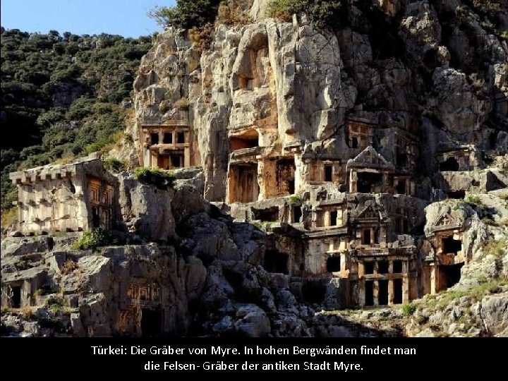 Türkei: Die Gräber von Myre. In hohen Bergwänden findet man die Felsen- Gräber der