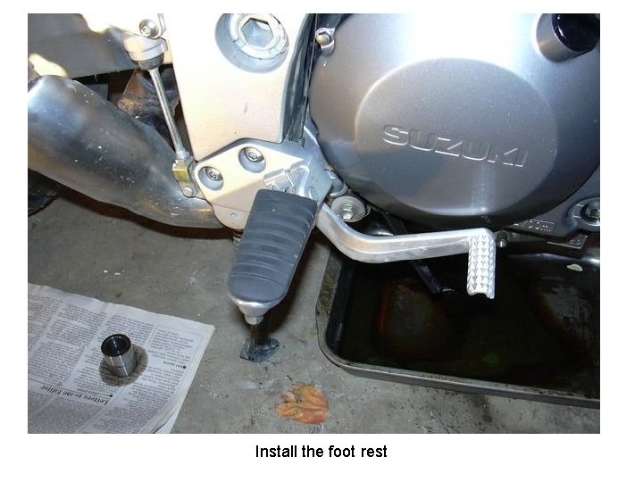 Install the foot rest 