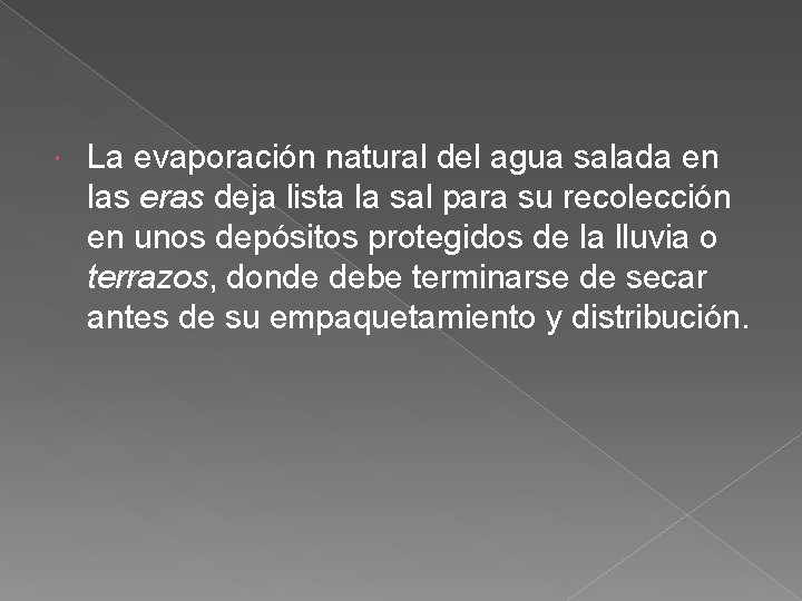  La evaporación natural del agua salada en las eras deja lista la sal