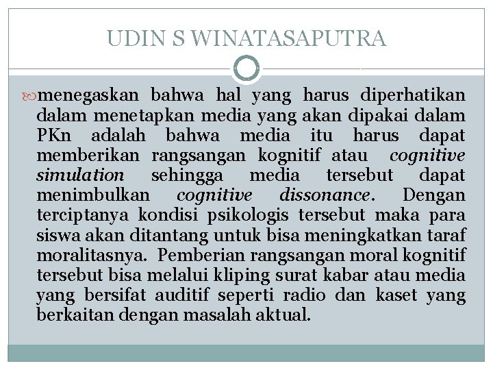 UDIN S WINATASAPUTRA menegaskan bahwa hal yang harus diperhatikan dalam menetapkan media yang akan