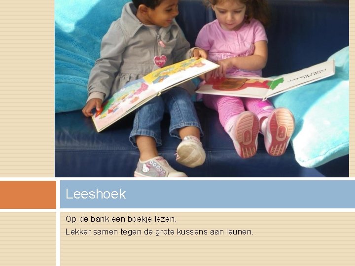 Leeshoek Op de bank een boekje lezen. Lekker samen tegen de grote kussens aan