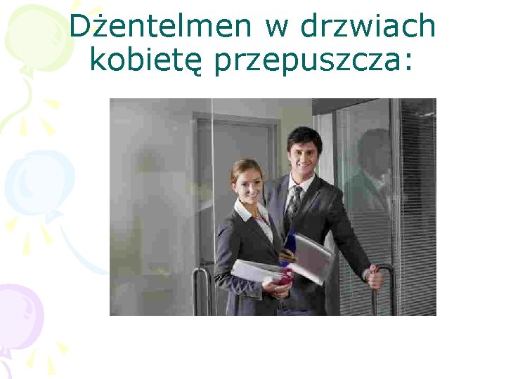 Dżentelmen w drzwiach kobietę przepuszcza: 