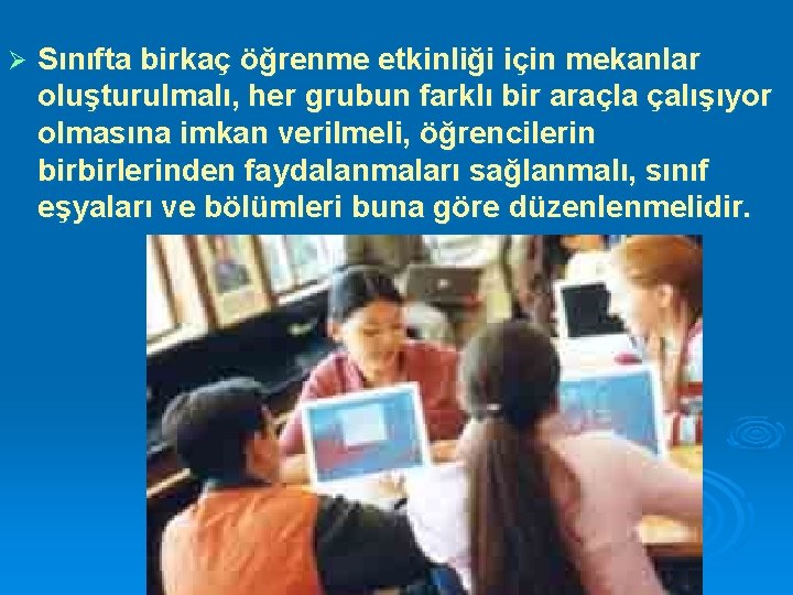 Ø Sınıfta birkaç öğrenme etkinliği için mekanlar oluşturulmalı, her grubun farklı bir araçla çalışıyor