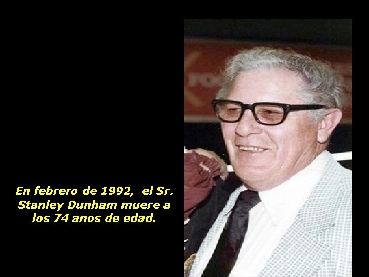 En febrero de 1992, el Sr. Stanley Dunham muere a los 74 anos de