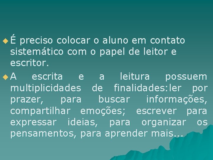 uÉ preciso colocar o aluno em contato sistemático com o papel de leitor e