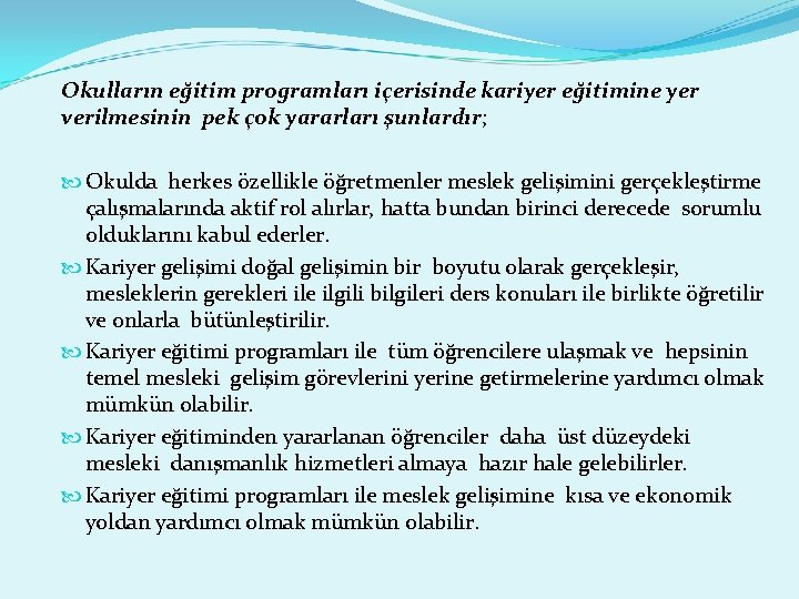 Okulların eğitim programları içerisinde kariyer eğitimine yer verilmesinin pek çok yararları şunlardır; Okulda herkes