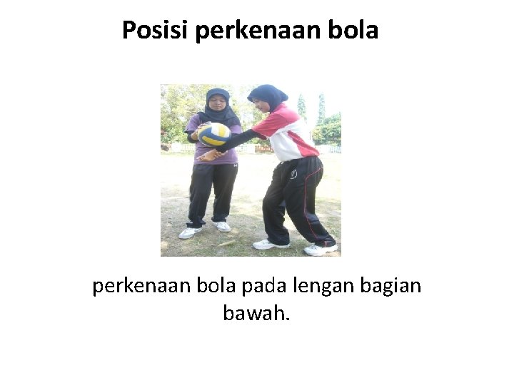 Posisi perkenaan bola pada lengan bagian bawah. 