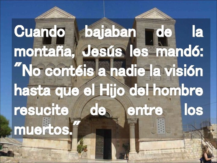 Cuando bajaban de la montaña, Jesús les mandó: "No contéis a nadie la visión