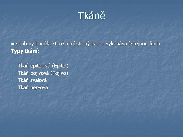 Tkáně = soubory buněk, které mají stejný tvar a vykonávají stejnou funkci Typy tkání: