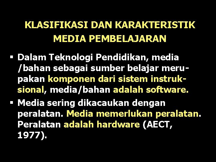 KLASIFIKASI DAN KARAKTERISTIK MEDIA PEMBELAJARAN § Dalam Teknologi Pendidikan, media /bahan sebagai sumber belajar