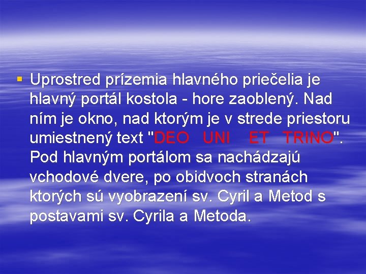 § Uprostred prízemia hlavného priečelia je hlavný portál kostola - hore zaoblený. Nad ním