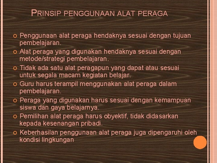 PRINSIP PENGGUNAAN ALAT PERAGA Penggunaan alat peraga hendaknya sesuai dengan tujuan pembelajaran. Alat peraga