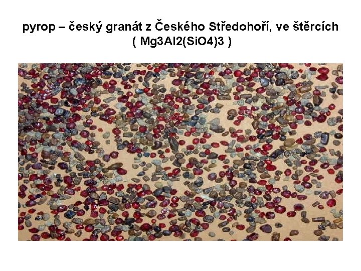 pyrop – český granát z Českého Středohoří, ve štěrcích ( Mg 3 Al 2(Si.