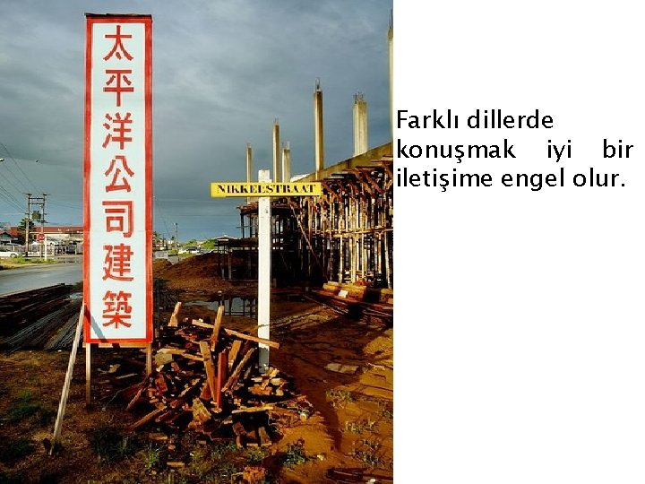 Farklı dillerde konuşmak iyi bir iletişime engel olur. 