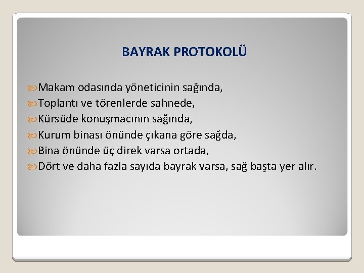 BAYRAK PROTOKOLÜ Makam odasında yöneticinin sağında, Toplantı ve törenlerde sahnede, Kürsüde konuşmacının sağında, Kurum