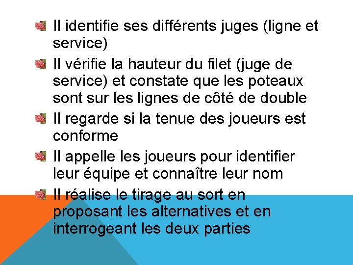 Il identifie ses différents juges (ligne et service) Il vérifie la hauteur du filet