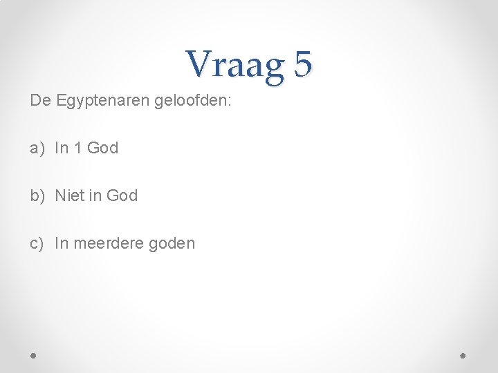 Vraag 5 De Egyptenaren geloofden: a) In 1 God b) Niet in God c)